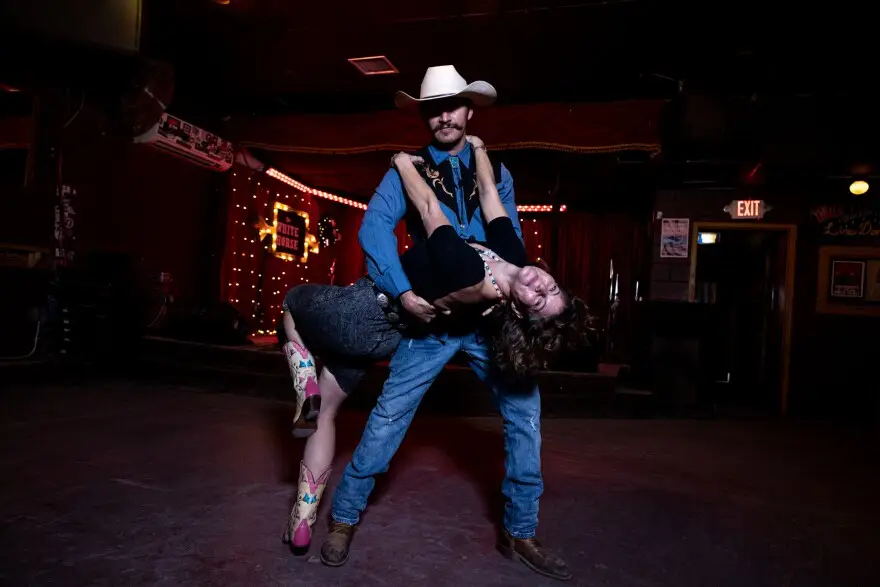 Country Swing dance lessons in Sarasota – Dance Treat