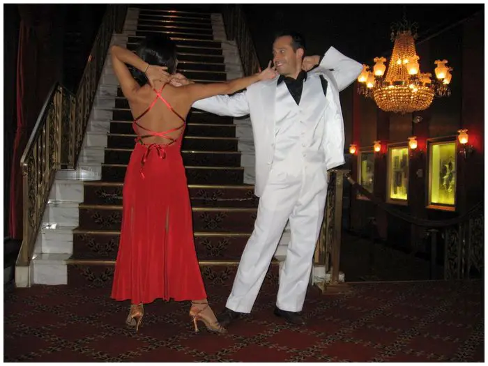 Hustle dance lessons in Sarasota – Dance Treat